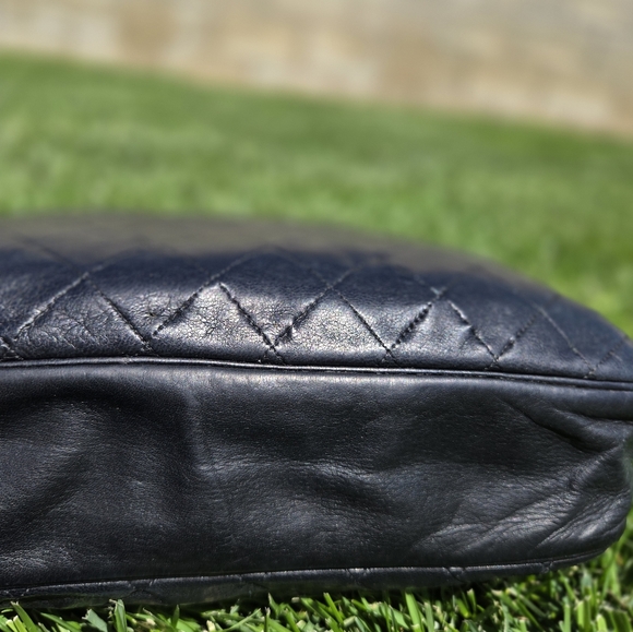 Vintage Chanel Black Quilted Lambskin Camera Bag Gold Chain - Picture 5 of 16